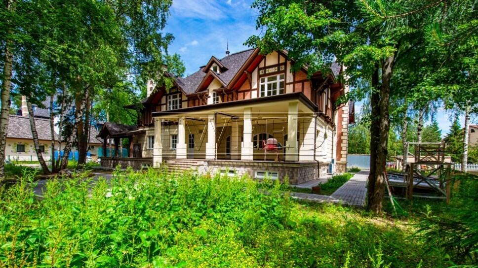 4-этажный коттедж 1 200 м² с отделкой