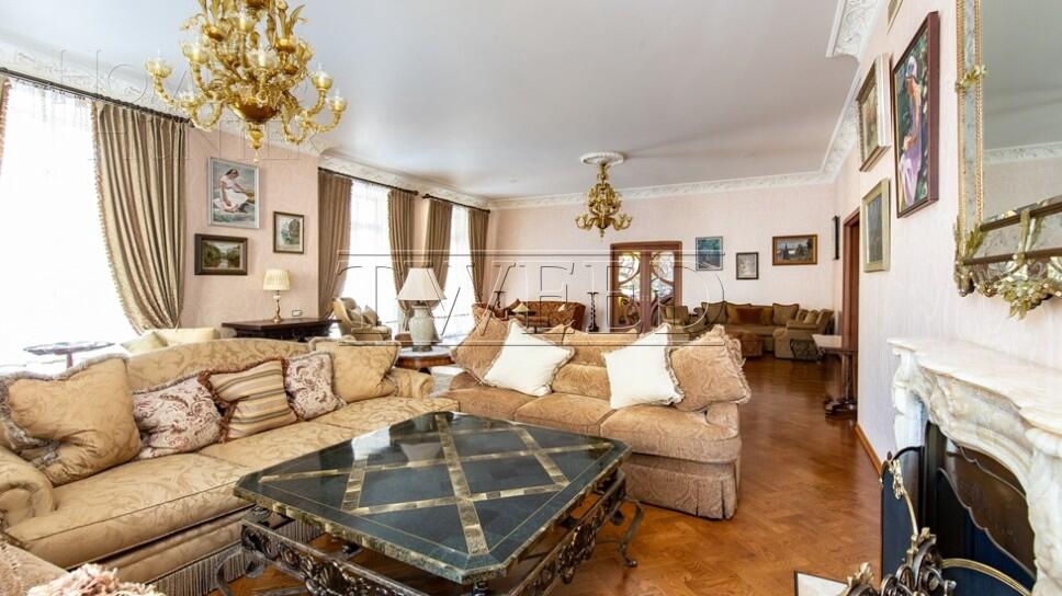 3-этажный коттедж 1 150 м² с отделкой
