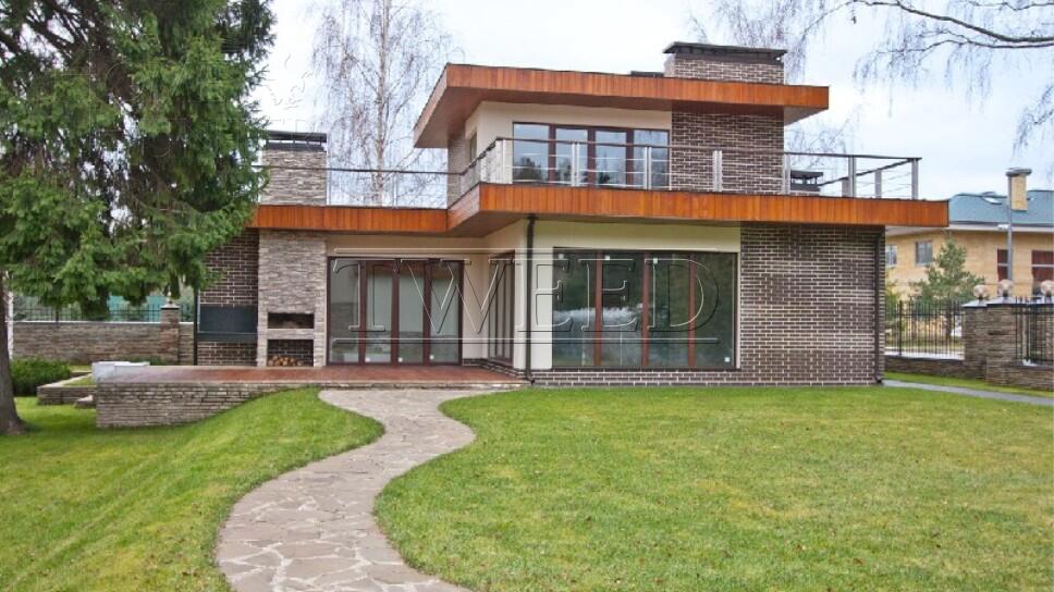 3-этажный коттедж 650 м² без отделки