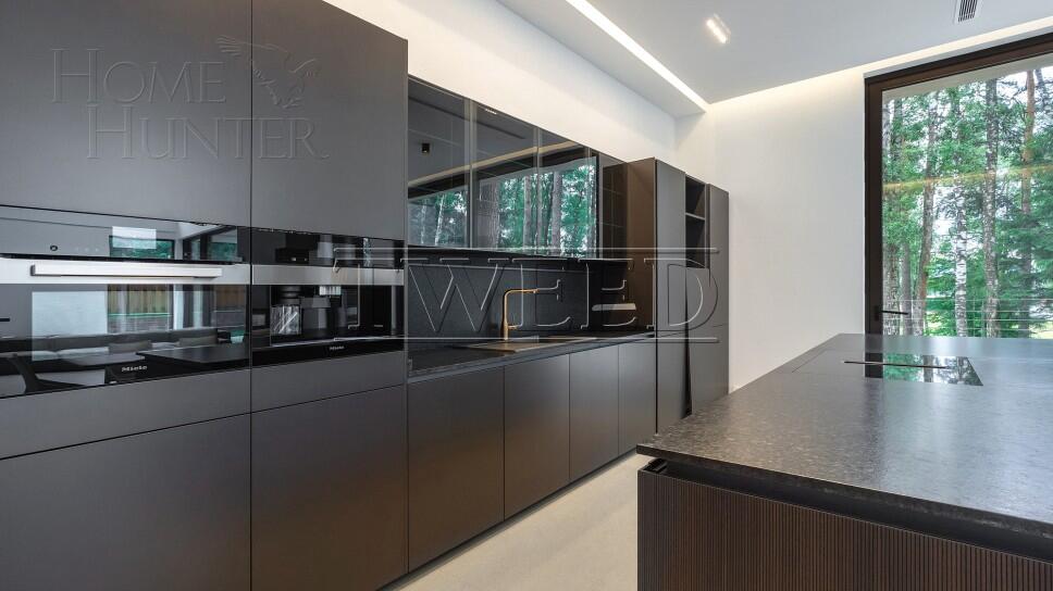 3-этажный коттедж 1 250 м² с отделкой