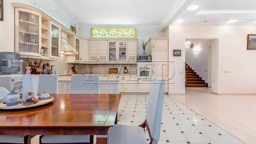 3-этажный коттедж 400 м² с отделкой