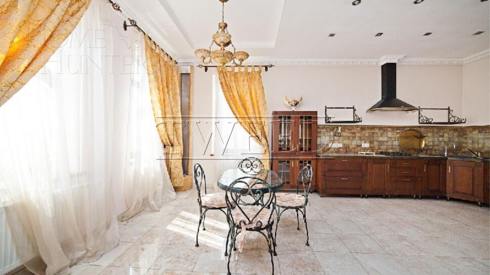 4-этажный коттедж 700 м² с отделкой