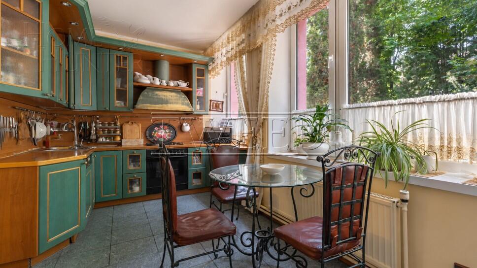 3-этажный коттедж 500 м² с отделкой
