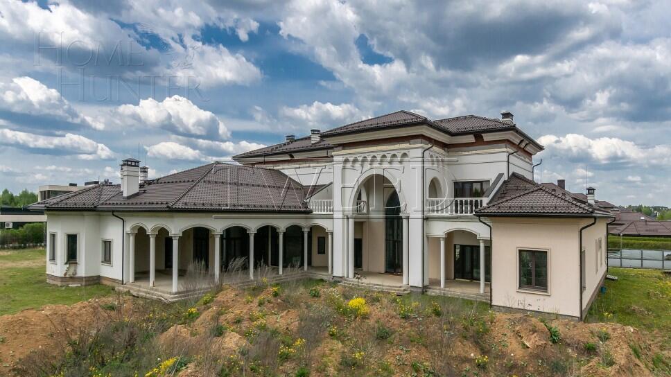 2-этажный коттедж 2 000 м² без отделки