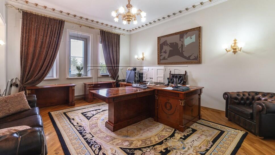 3-этажный коттедж 1 200 м² с отделкой