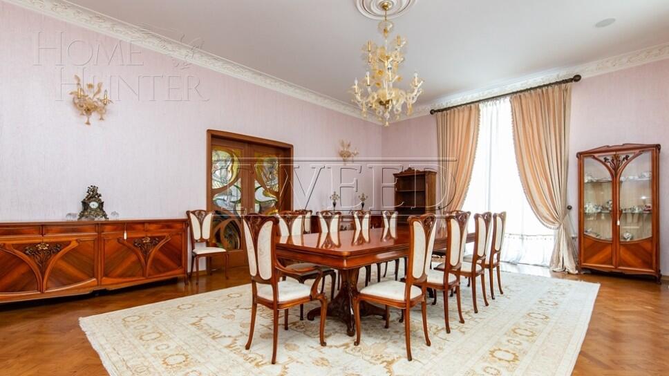 3-этажный коттедж 1 150 м² с отделкой