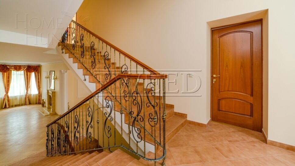 4-этажный коттедж 850 м² с отделкой