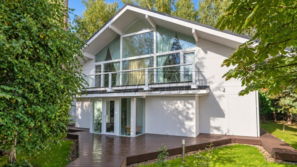 2-этажный коттедж 290 м² с отделкой