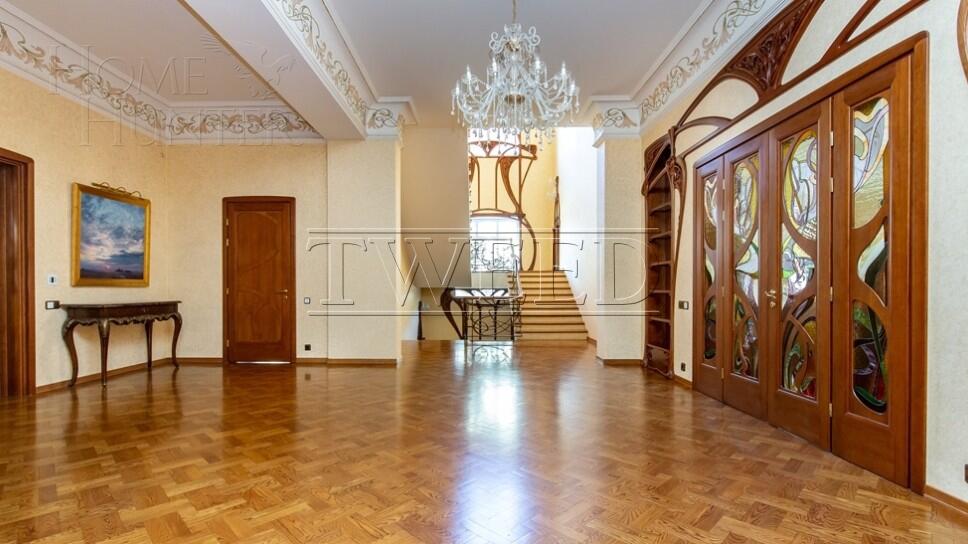 3-этажный коттедж 1 150 м² с отделкой