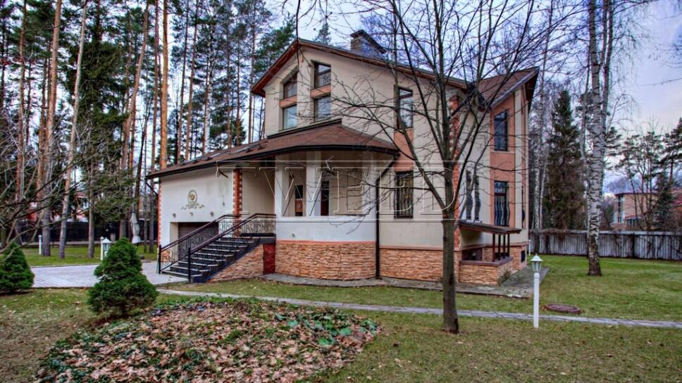 2-этажный коттедж 400 м² с отделкой