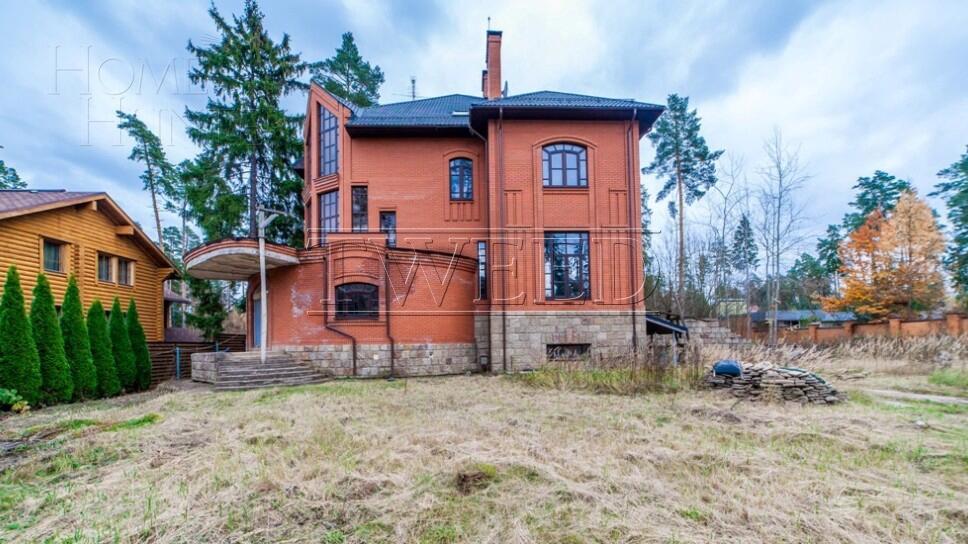 3-этажный коттедж 1 100 м² без отделки