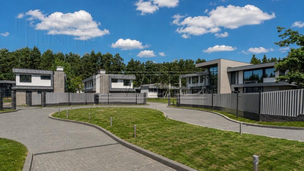 3-этажный коттедж 2 053 м² без отделки