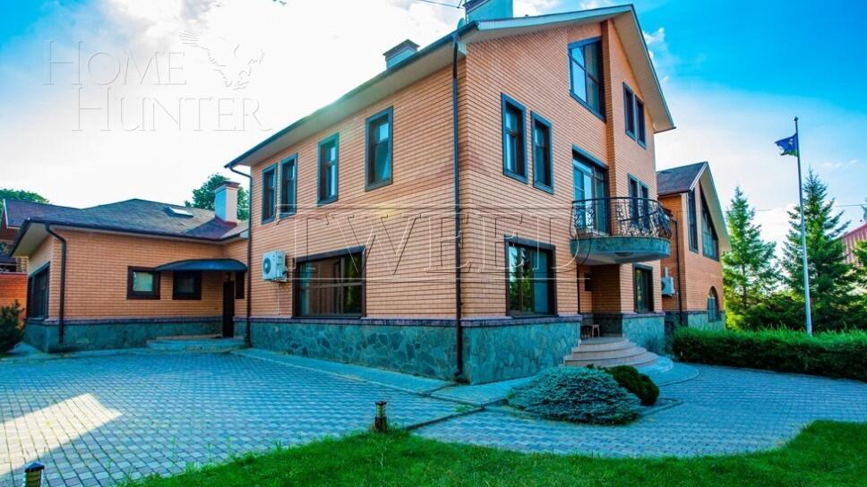 3-этажный коттедж 800 м² с отделкой