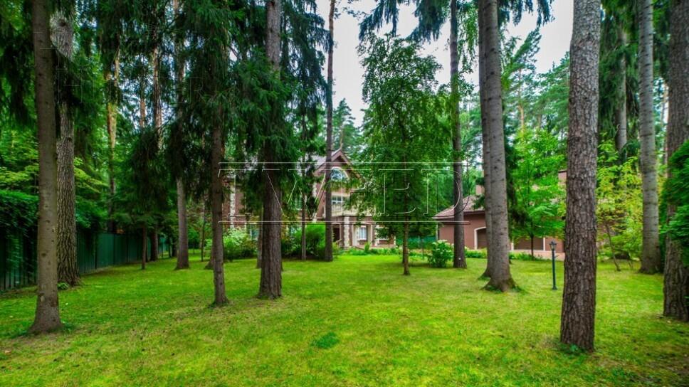 4-этажный коттедж 850 м² с отделкой