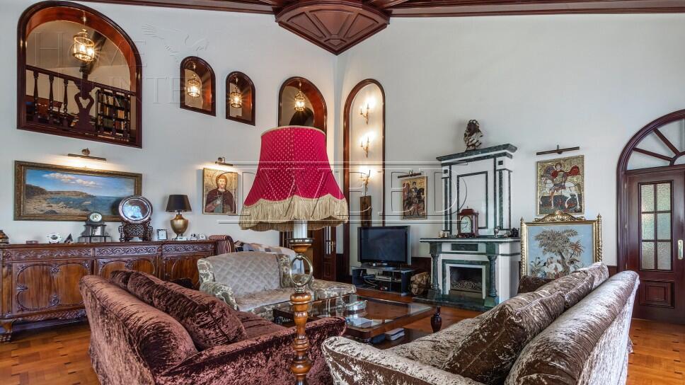 3-этажный коттедж 750 м² с отделкой