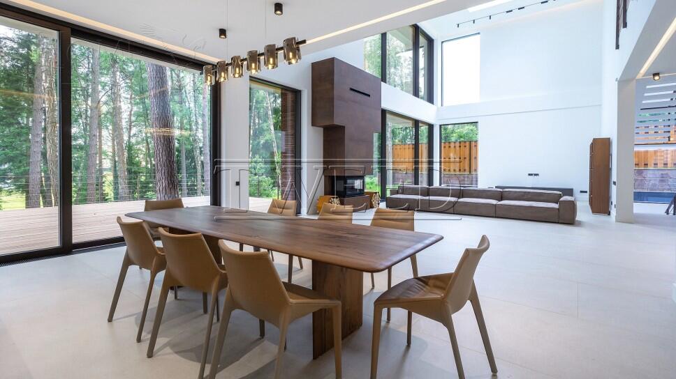 3-этажный коттедж 1 250 м² с отделкой