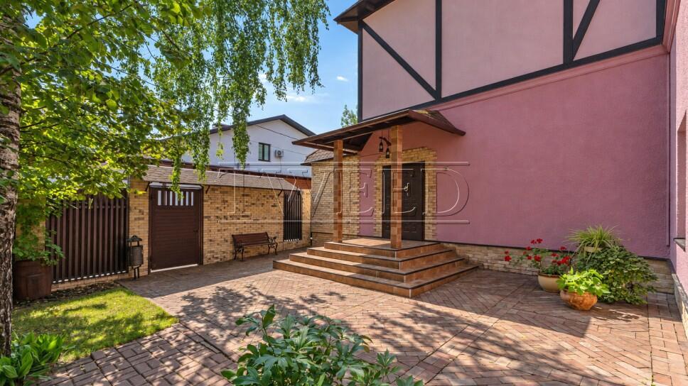 3-этажный коттедж 500 м² с отделкой