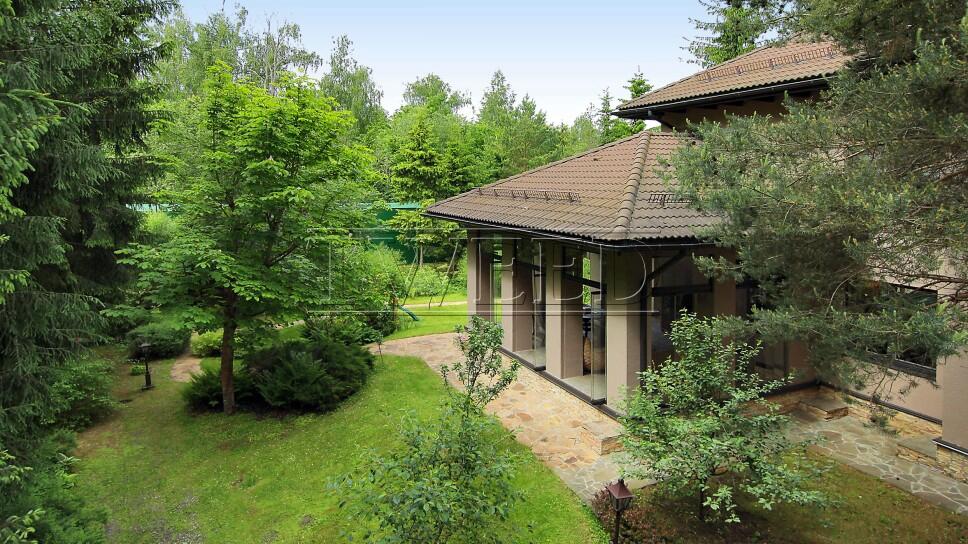 3-этажный коттедж 800 м² с отделкой
