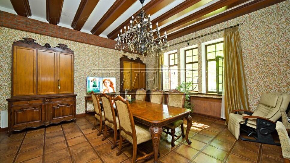 3-этажный коттедж 1 000 м² с отделкой