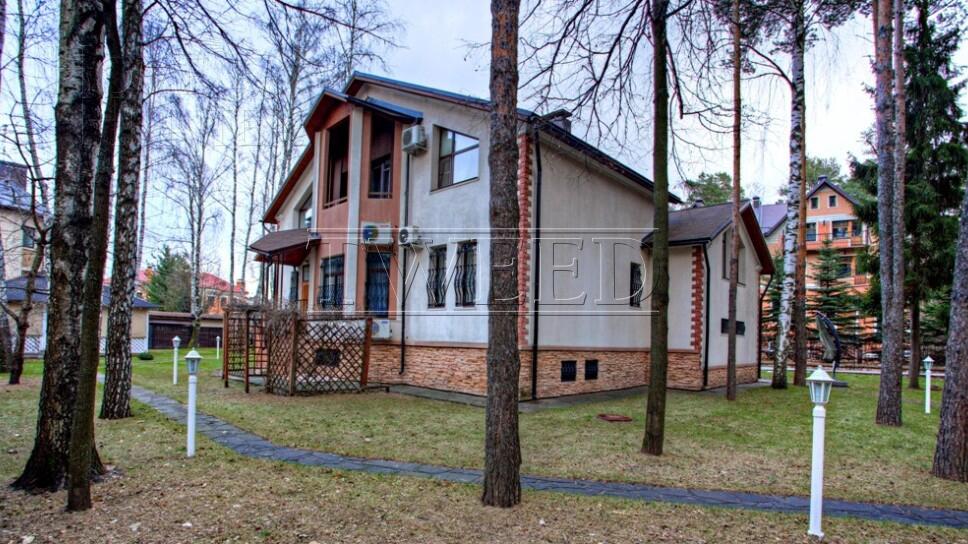 2-этажный коттедж 400 м² с отделкой