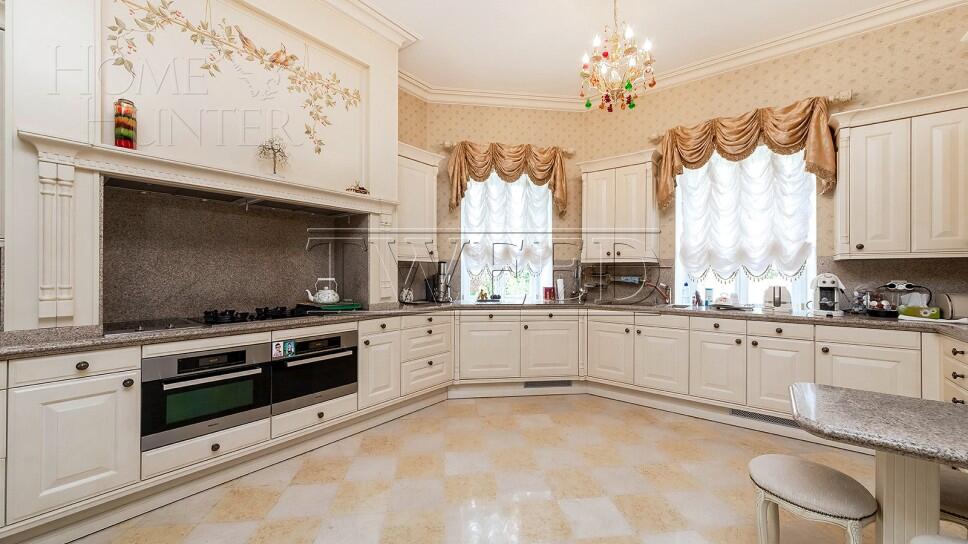 2-этажный коттедж 1 800 м² с отделкой