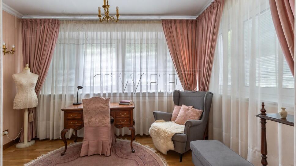 3-этажный коттедж 500 м² с отделкой