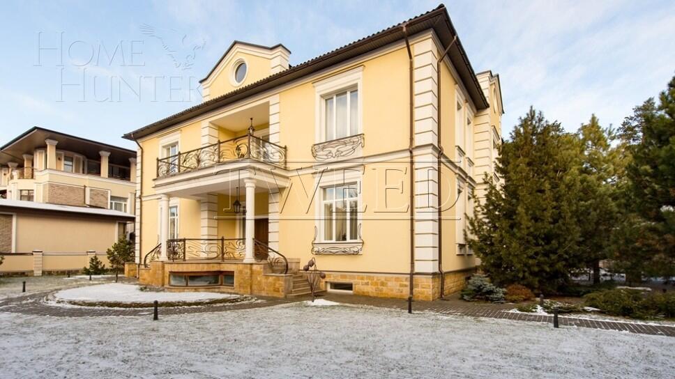 3-этажный коттедж 1 150 м² с отделкой