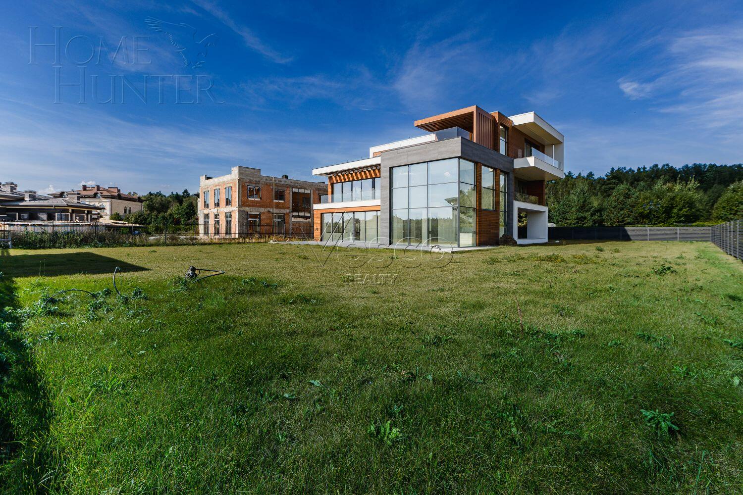 3-этажный коттедж 920 м² с отделкой