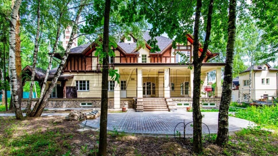 4-этажный коттедж 1 200 м² с отделкой