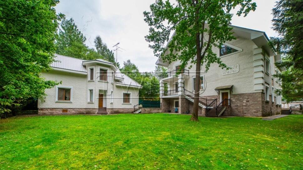 4-этажный коттедж 850 м² с отделкой