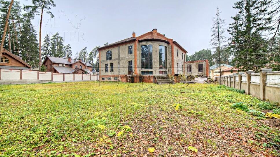 2-этажный коттедж 950 м² без отделки
