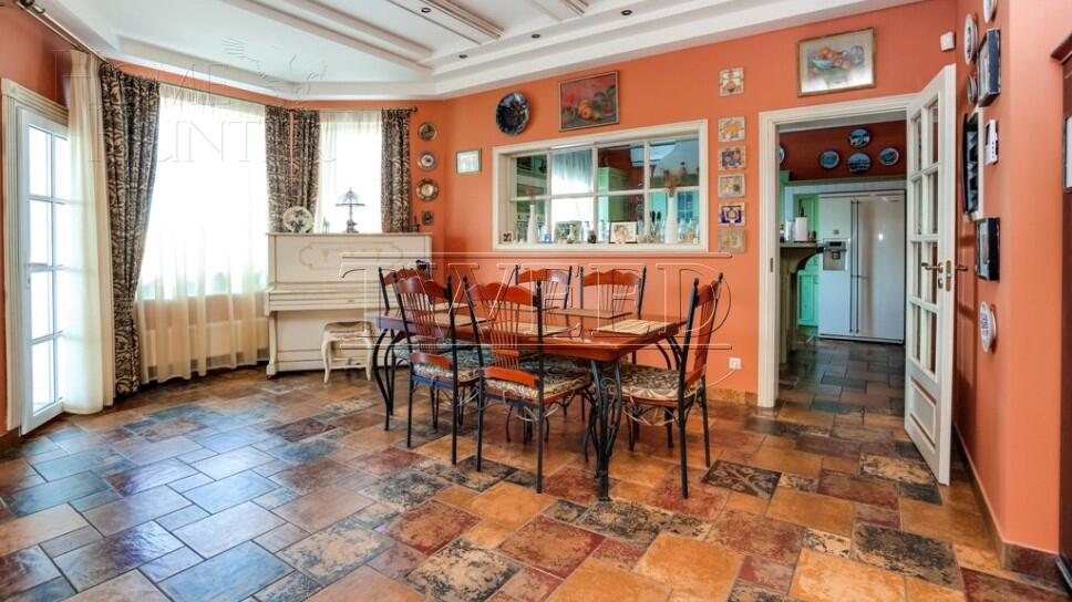 3-этажный коттедж 450 м² с отделкой