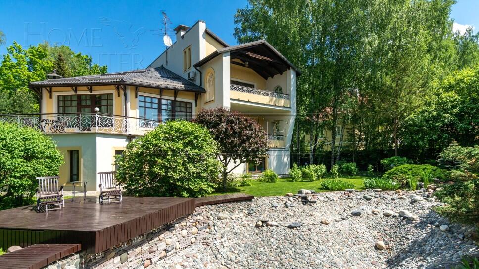 3-этажный коттедж 750 м² с отделкой