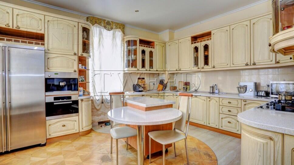 4-этажный коттедж 1 070 м² с отделкой