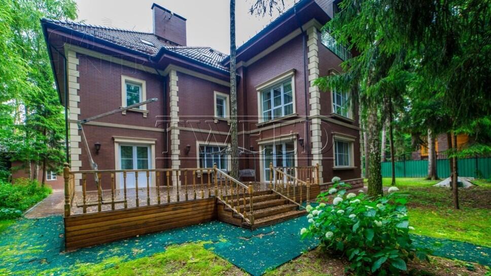 4-этажный коттедж 850 м² с отделкой