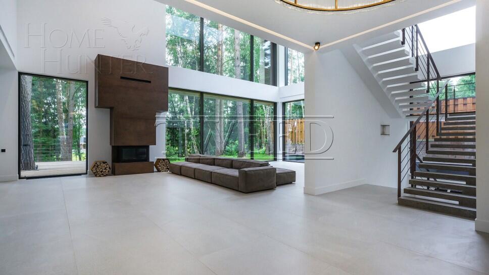 3-этажный коттедж 1 250 м² с отделкой