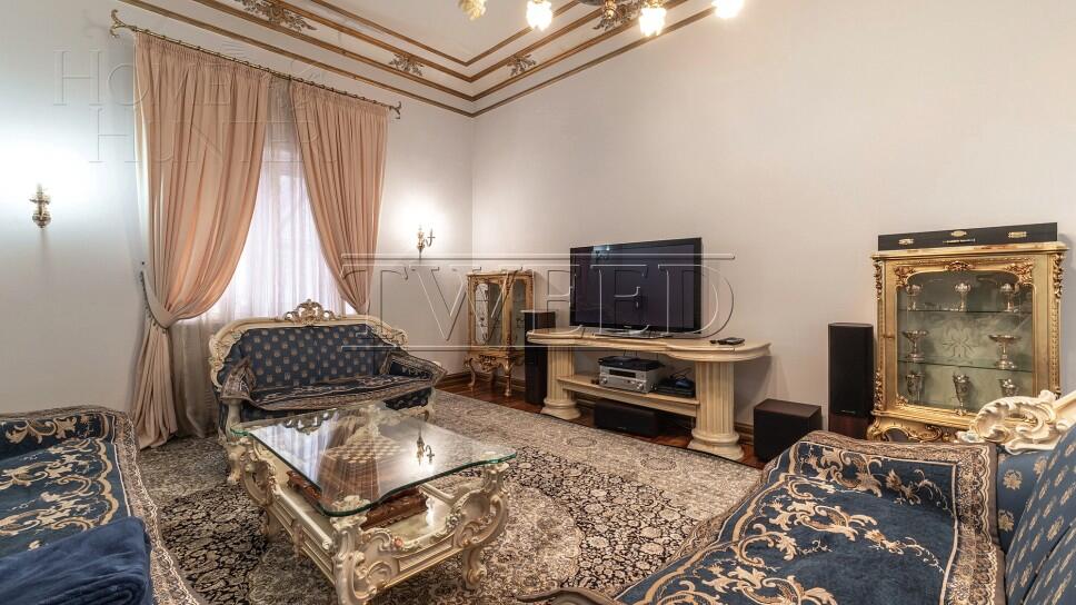 3-этажный коттедж 1 200 м² с отделкой