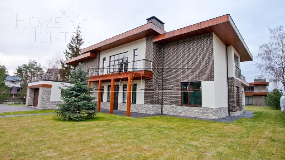 3-этажный коттедж 650 м² без отделки
