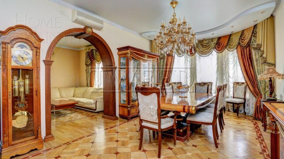 4-этажный коттедж 1 070 м² с отделкой