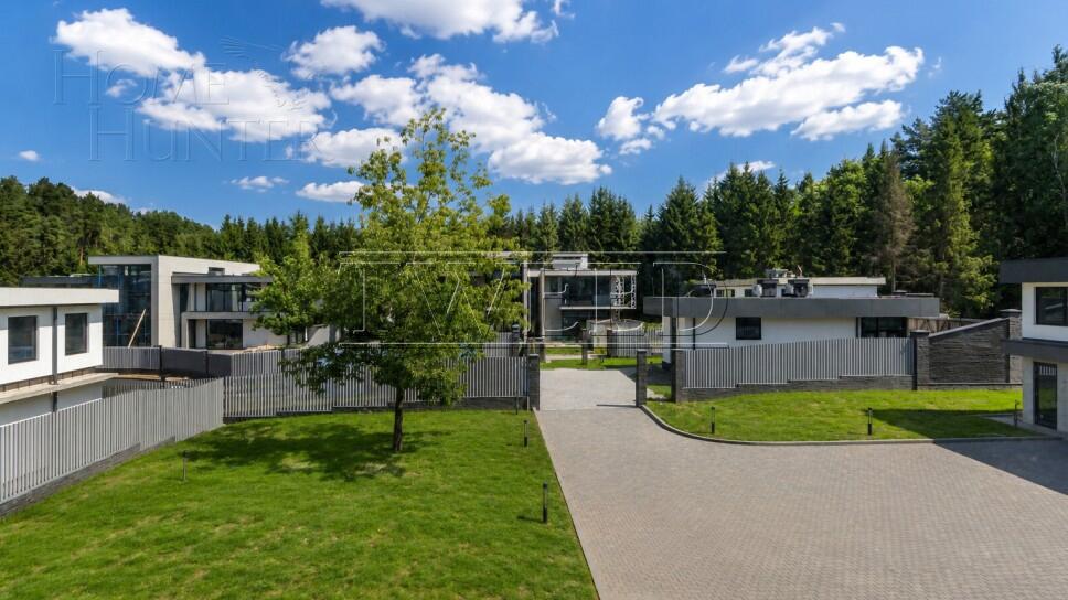 3-этажный коттедж 1 283 м² без отделки
