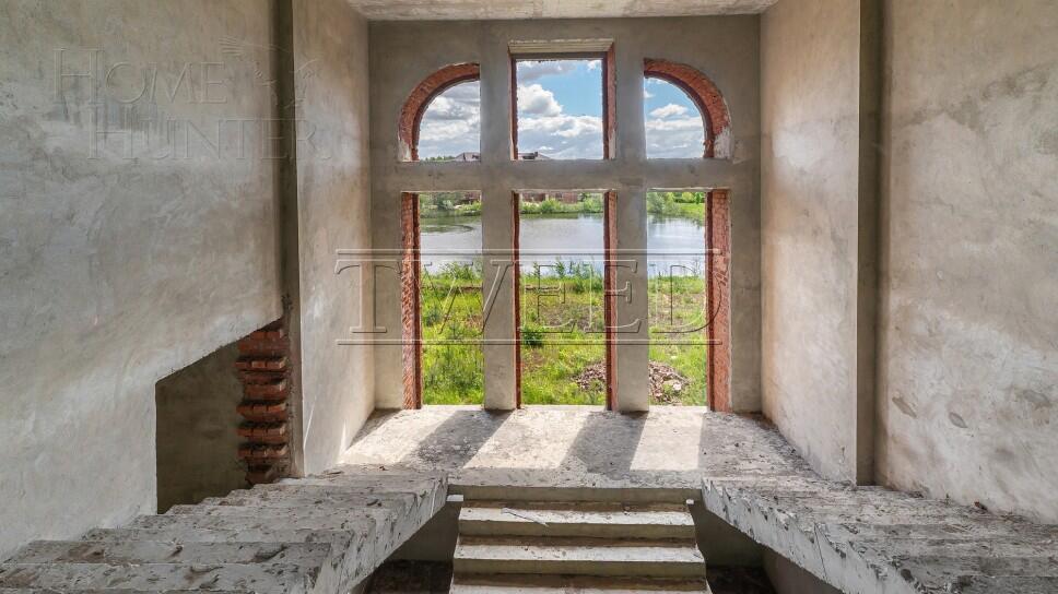 3-этажный коттедж 1 400 м² без отделки