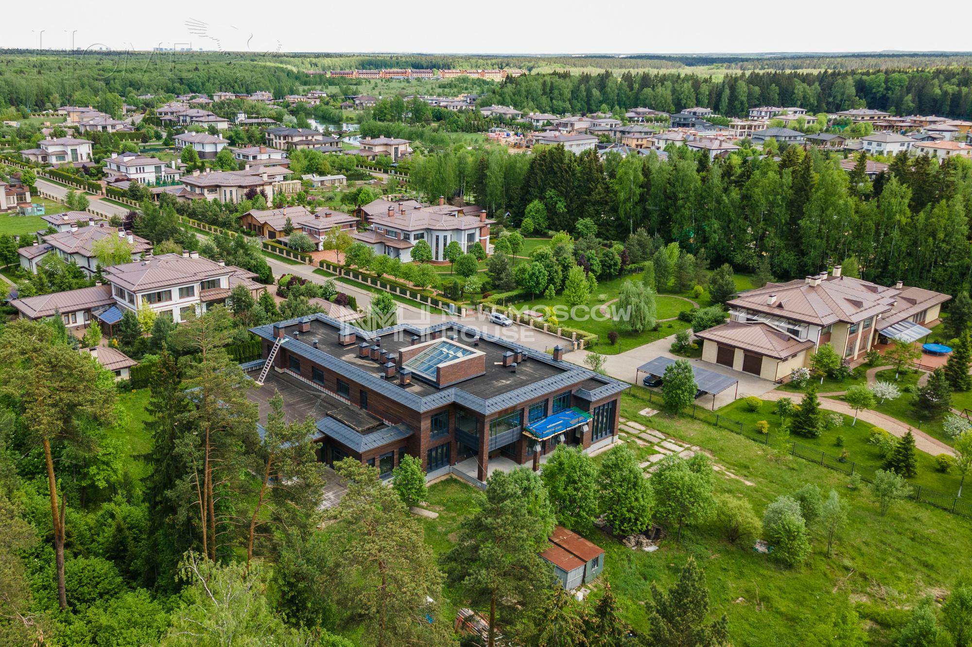 3-этажный коттедж 1 540 м² без отделки