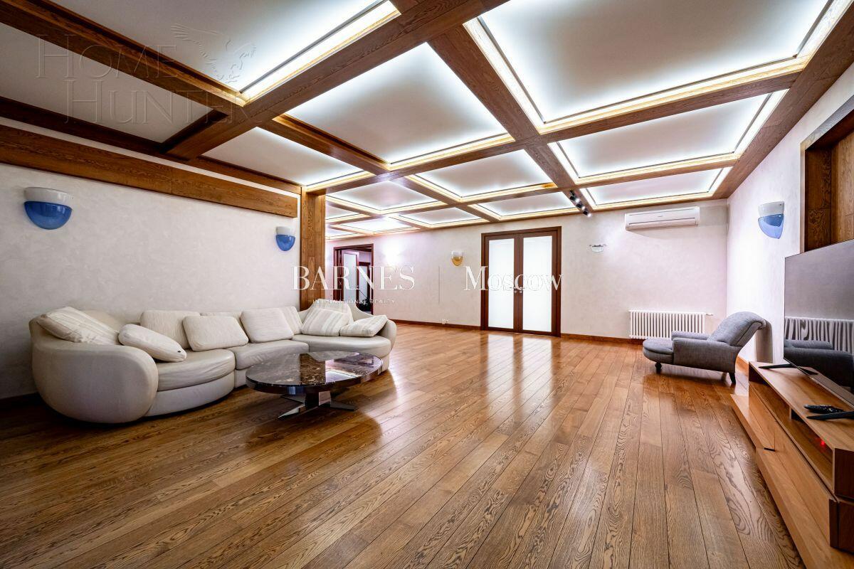 3-этажный коттедж 1 477 м² с отделкой