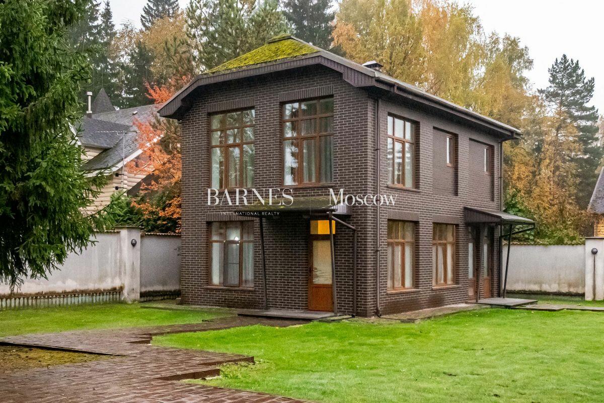 3-этажный коттедж 1 477 м² с отделкой