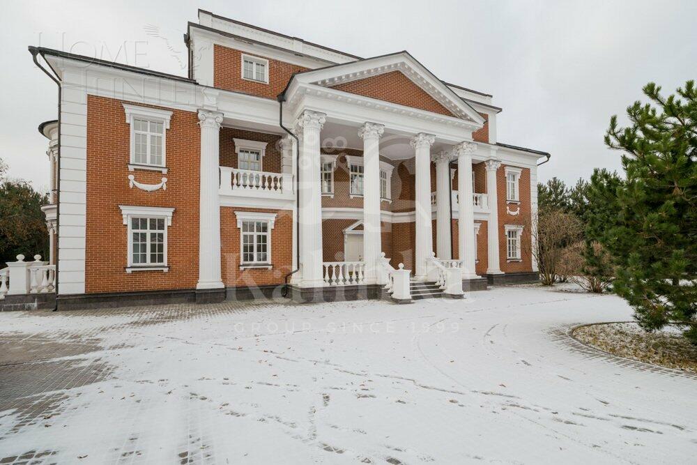 3-этажный коттедж 1 318.43 м² с отделкой