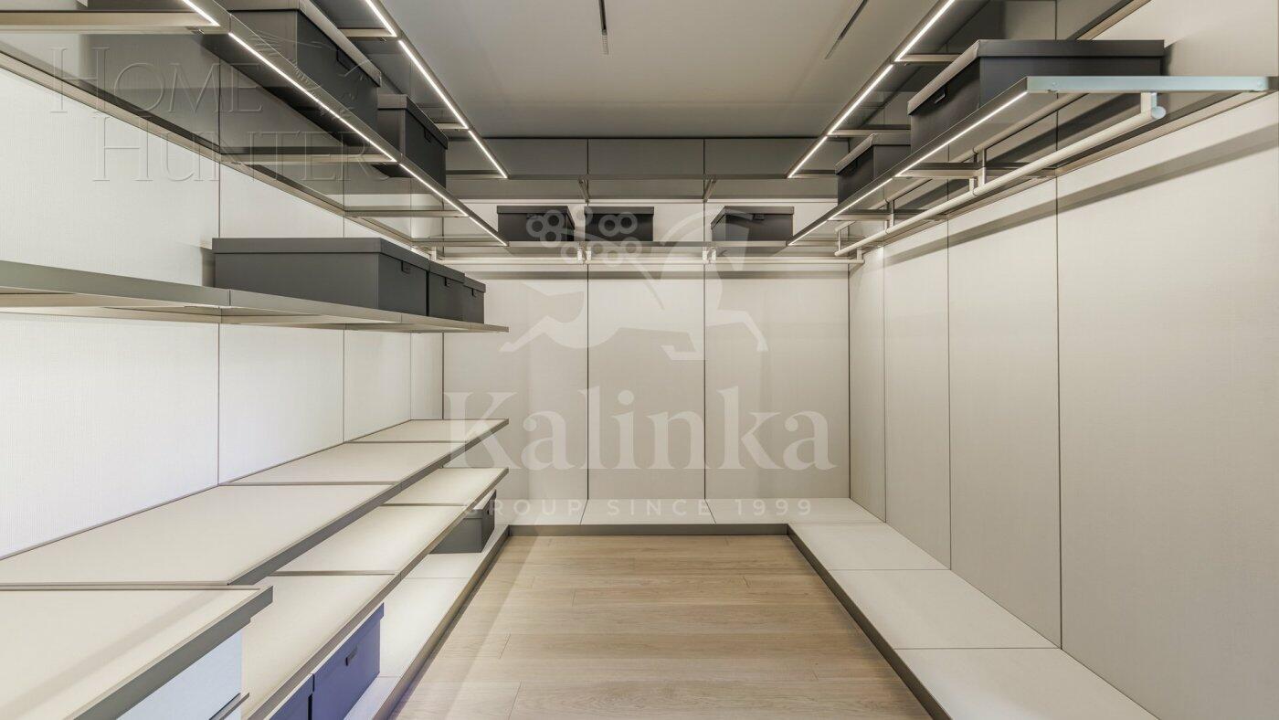 3-этажный коттедж 1 056 м² с отделкой