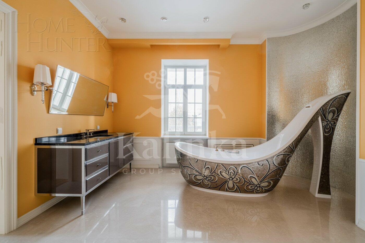 3-этажный коттедж 1 318.43 м² с отделкой