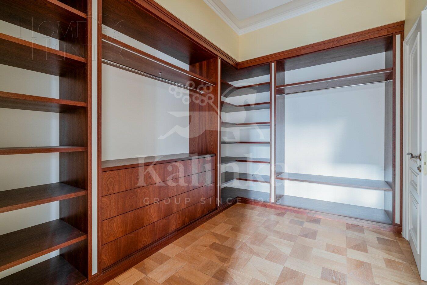 3-этажный коттедж 1 318.43 м² с отделкой
