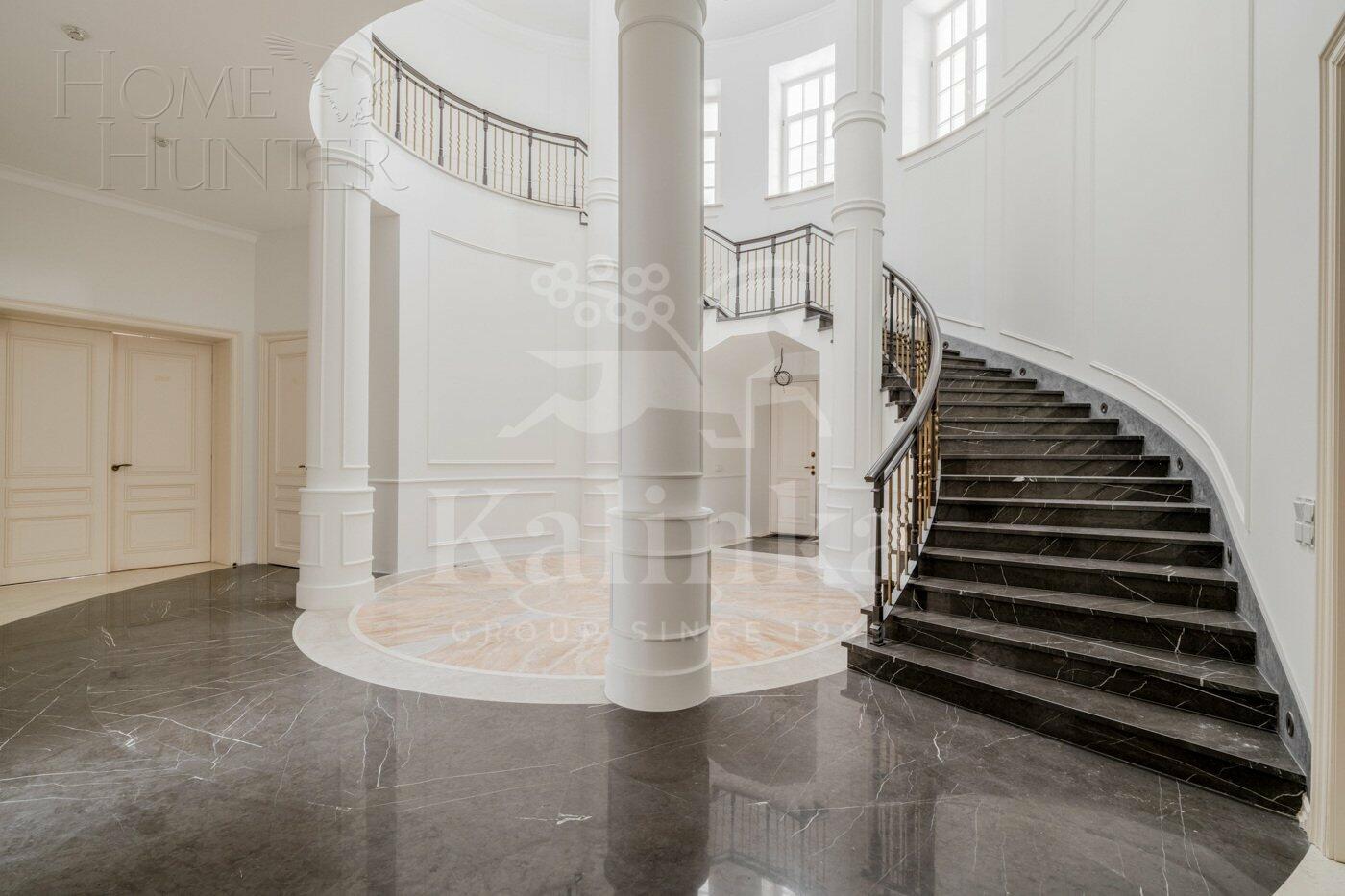 3-этажный коттедж 1 318.43 м² с отделкой