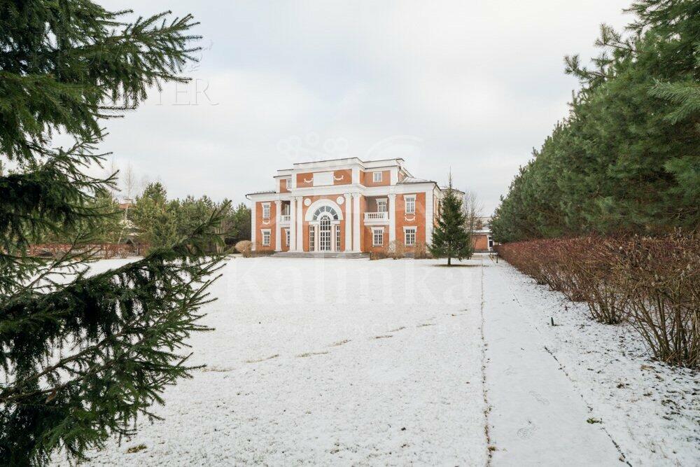 3-этажный коттедж 1 318.43 м² с отделкой